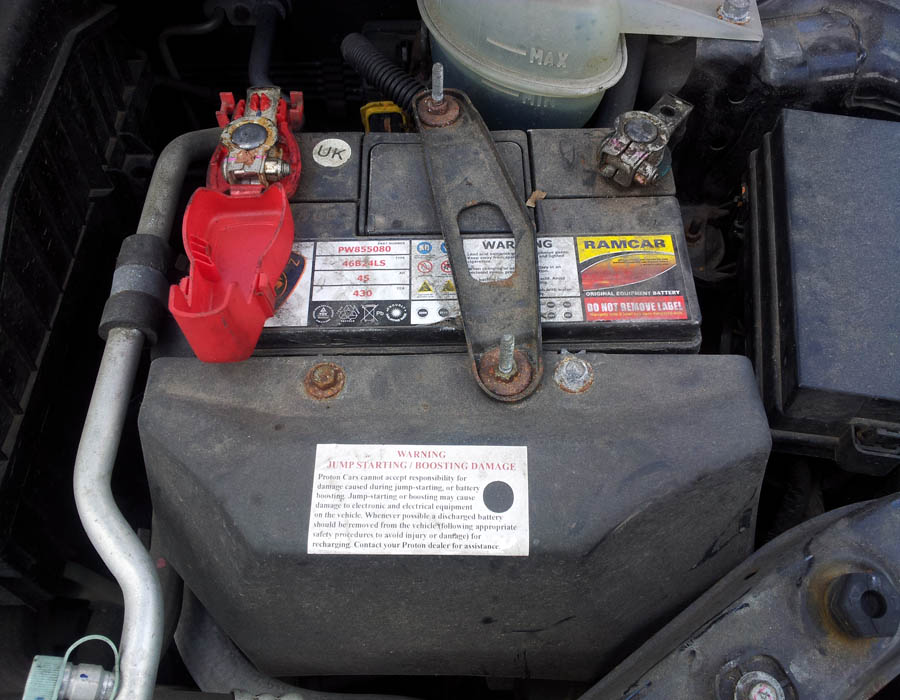 Proton Savvy Style battery-clamp